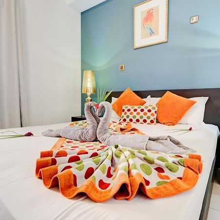 Pereybere Apartment With Breakfast And Private Balcony Pereybere Beach Exteriör bild
