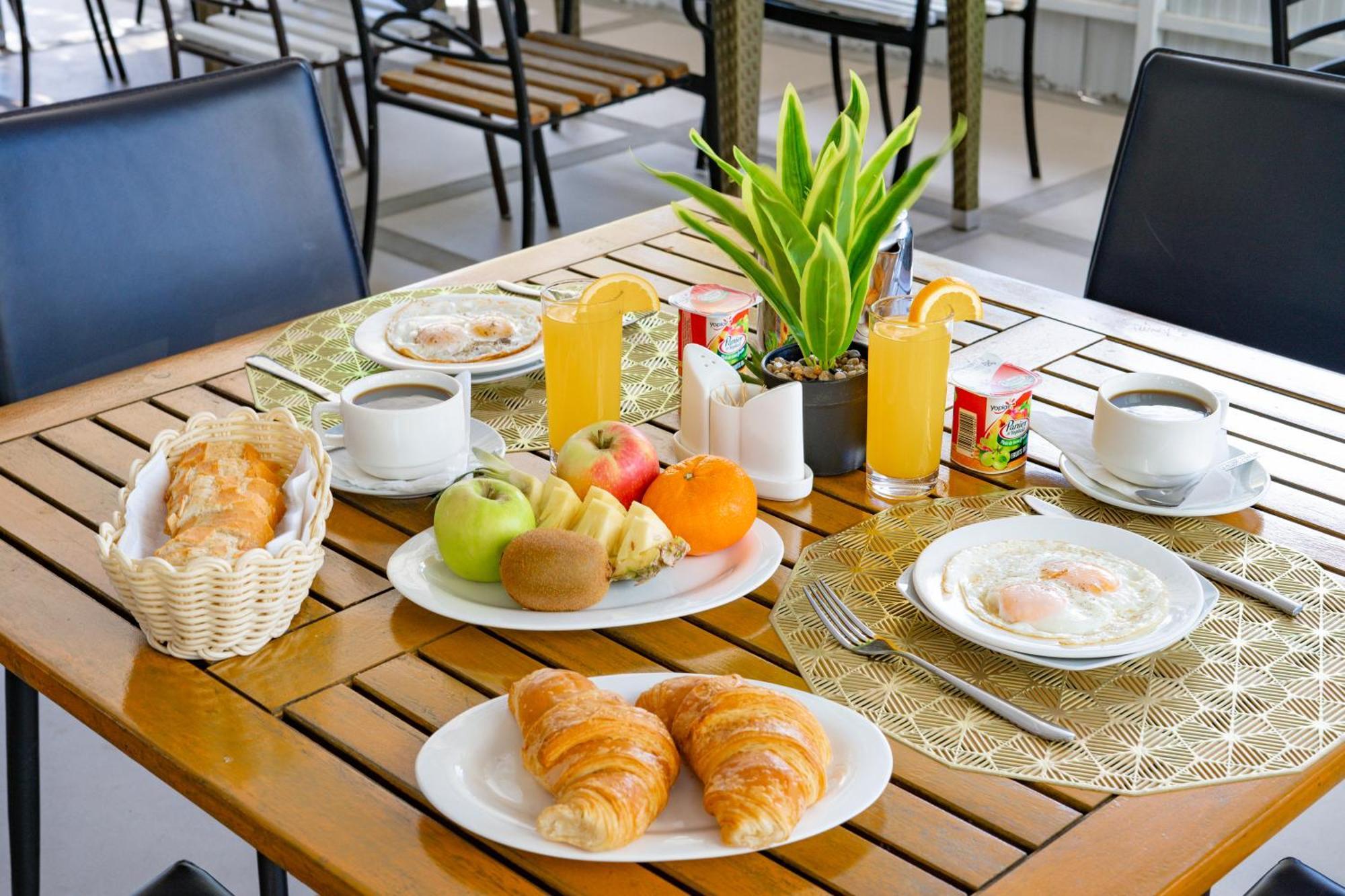 Pereybere Apartment With Breakfast And Private Balcony Pereybere Beach Exteriör bild