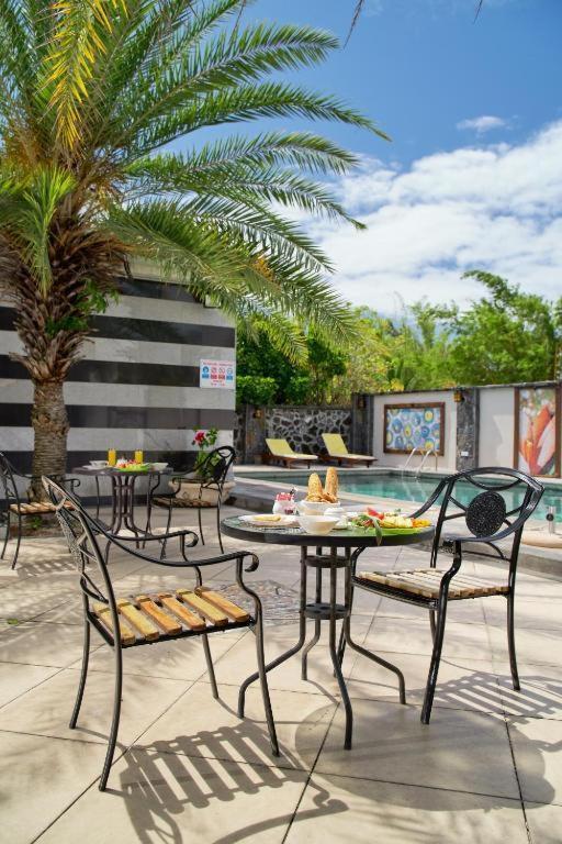 Pereybere Apartment With Breakfast And Private Balcony Pereybere Beach Exteriör bild